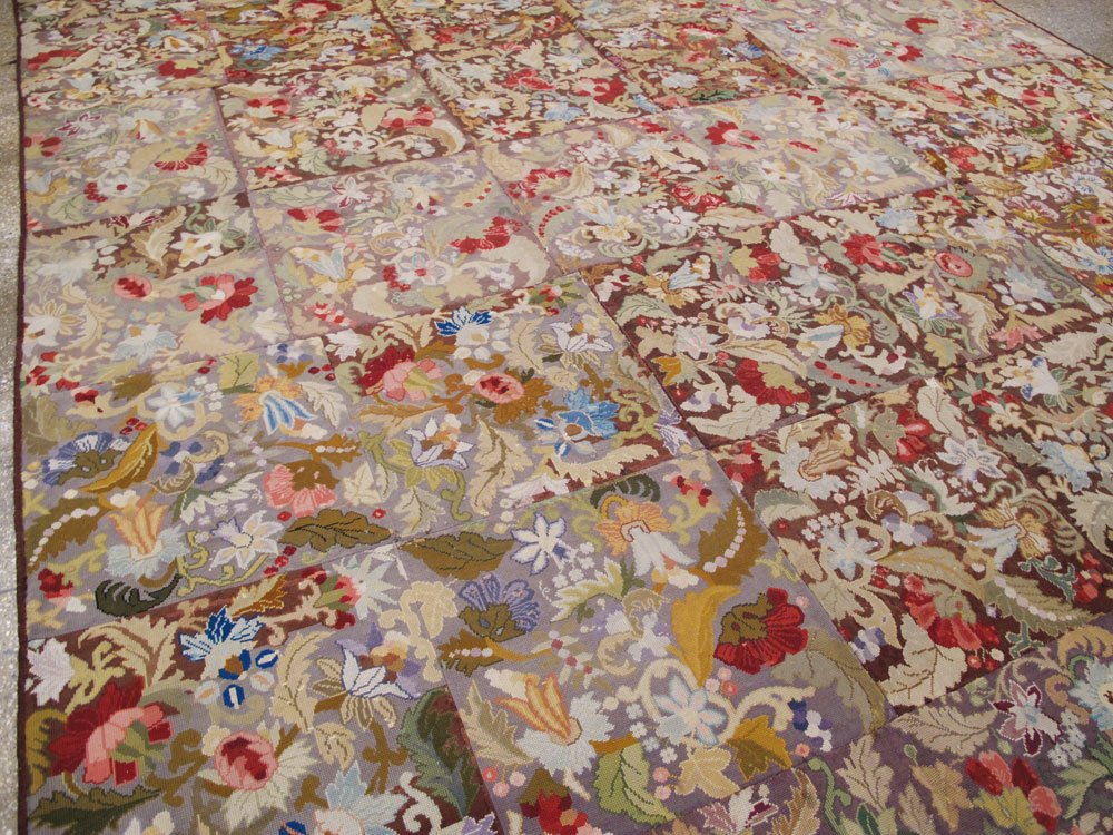 A Needlepoint Carpet, No.9376 - Galerie Shabab
