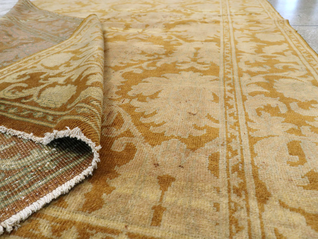 A Lahore Carpet, No.9378 - Galerie Shabab