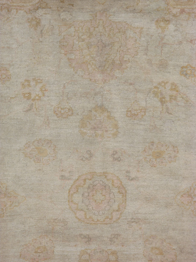 An Oushak Carpet, No.9381 - Galerie Shabab