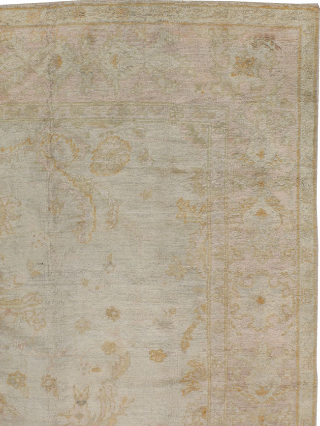 An Oushak Carpet, No.9381 - Galerie Shabab