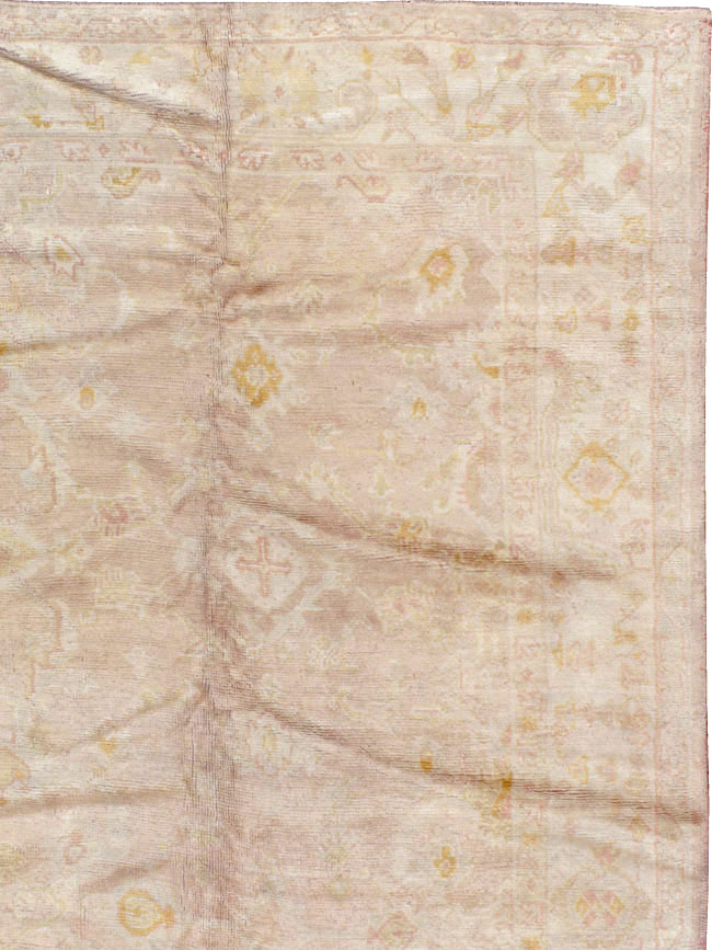 An Oushak Carpet, No.9382 - Galerie Shabab