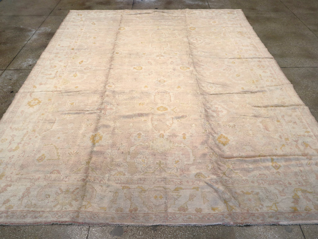 An Oushak Carpet, No.9382 - Galerie Shabab