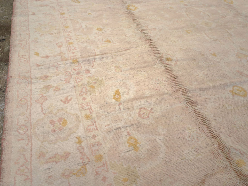 An Oushak Carpet, No.9382 - Galerie Shabab