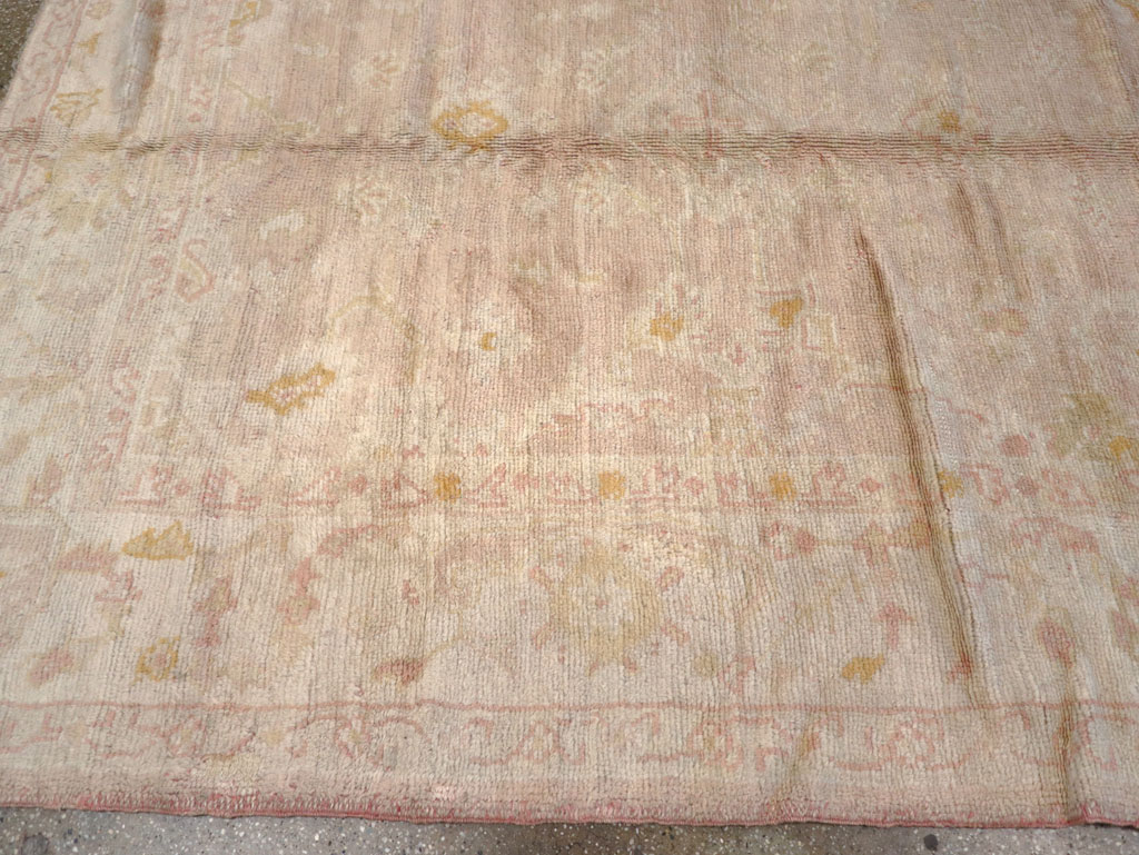 An Oushak Carpet, No.9382 - Galerie Shabab