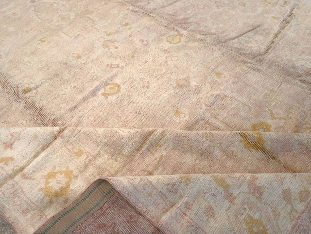 An Oushak Carpet, No.9382 - Galerie Shabab