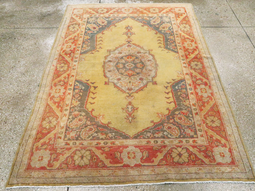 An Oushak Carpet, No.9395 - Galerie Shabab