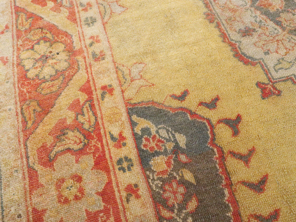 An Oushak Carpet, No.9395 - Galerie Shabab