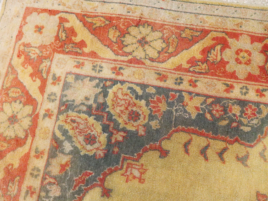 An Oushak Carpet, No.9395 - Galerie Shabab
