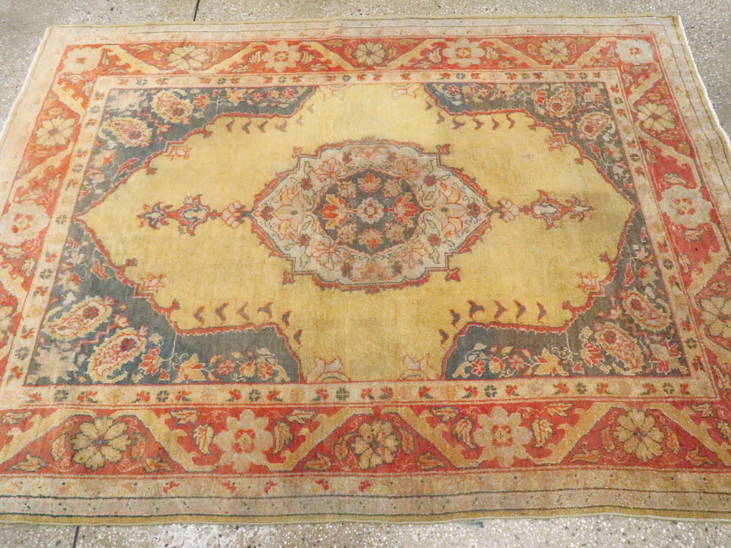 An Oushak Carpet, No.9395 - Galerie Shabab