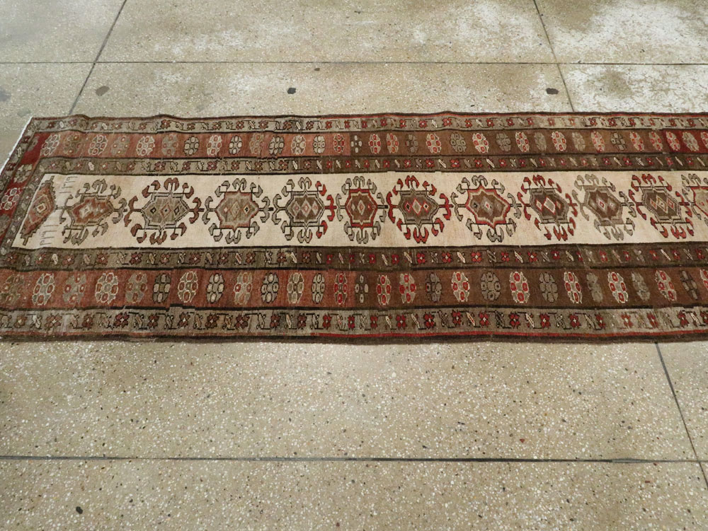 Antique Persian Kurdish Runner, No.9487 - Galerie Shabab
