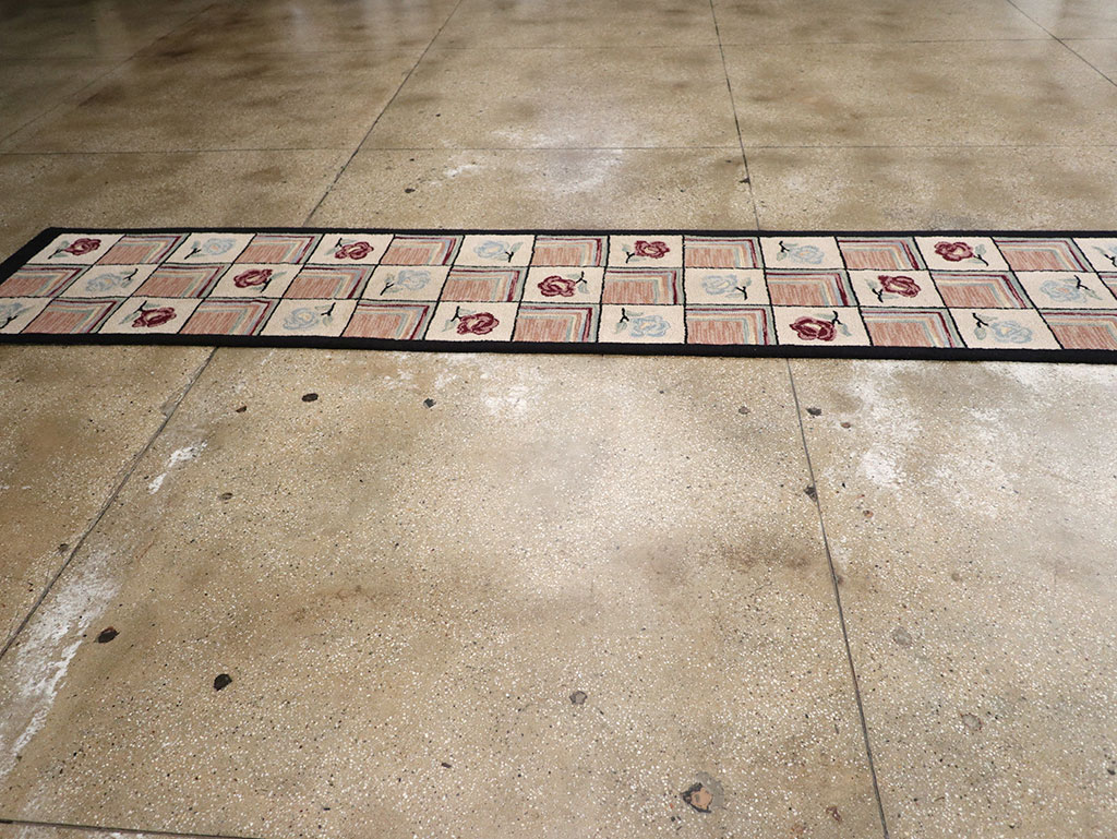A Hook Rug Runner, No.9528 - Galerie Shabab