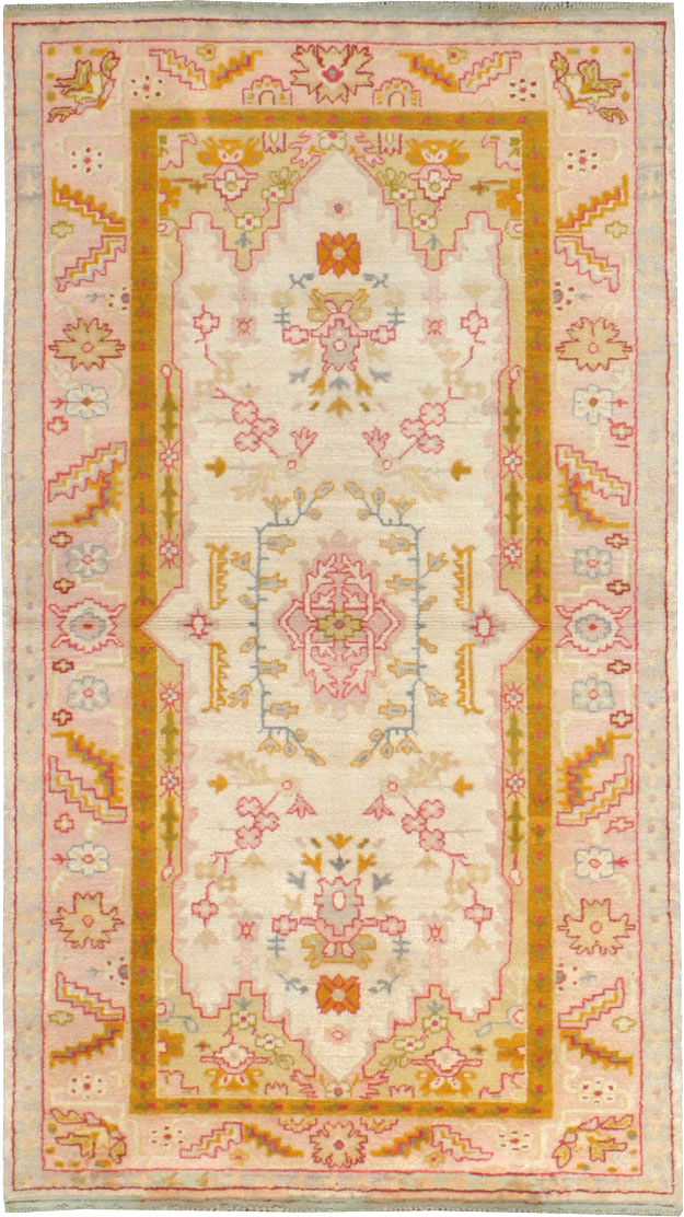 Antique Turkish Oushak Rug, No.9640 - Galerie Shabab