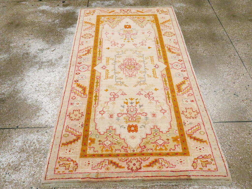 Antique Turkish Oushak Rug, No.9640 - Galerie Shabab
