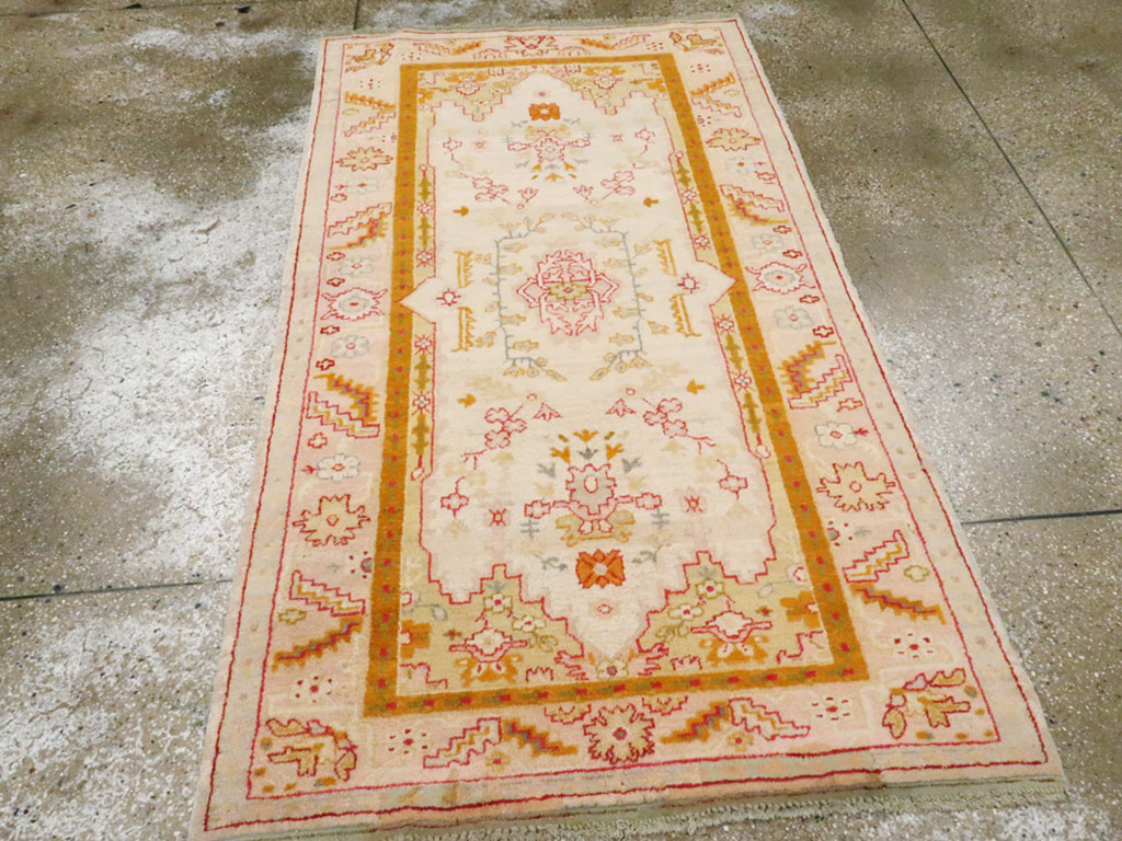 Antique Turkish Oushak Rug, No.9640 - Galerie Shabab