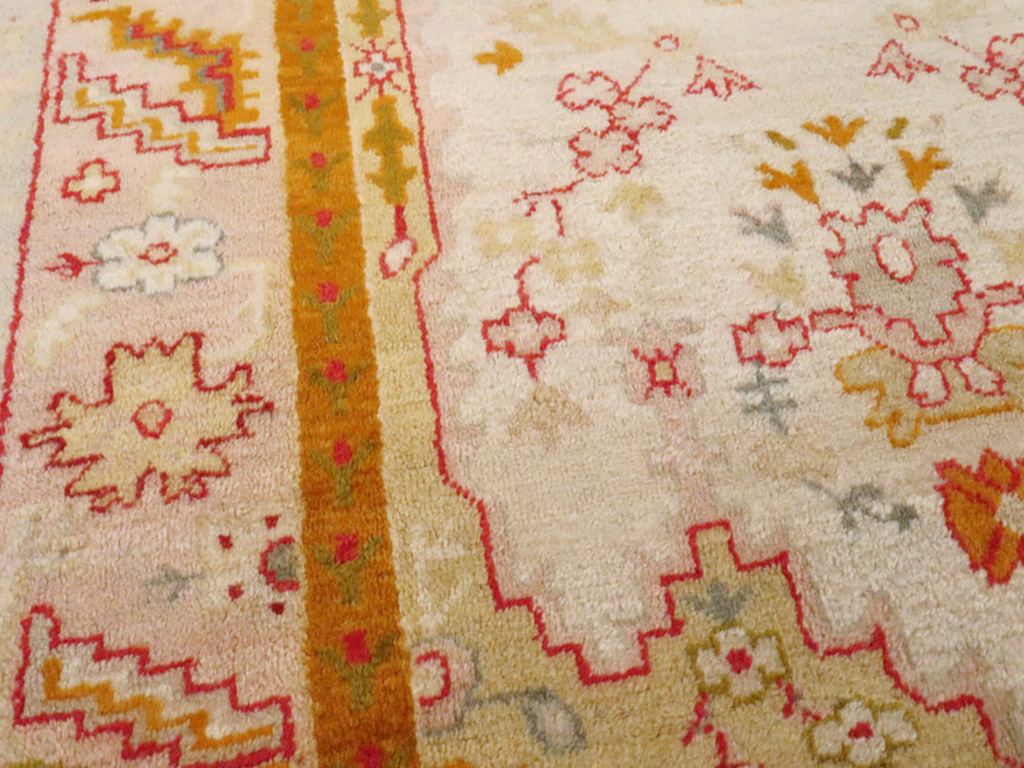 Antique Turkish Oushak Rug, No.9640 - Galerie Shabab