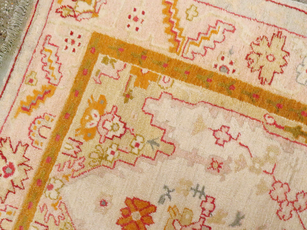 Antique Turkish Oushak Rug, No.9640 - Galerie Shabab