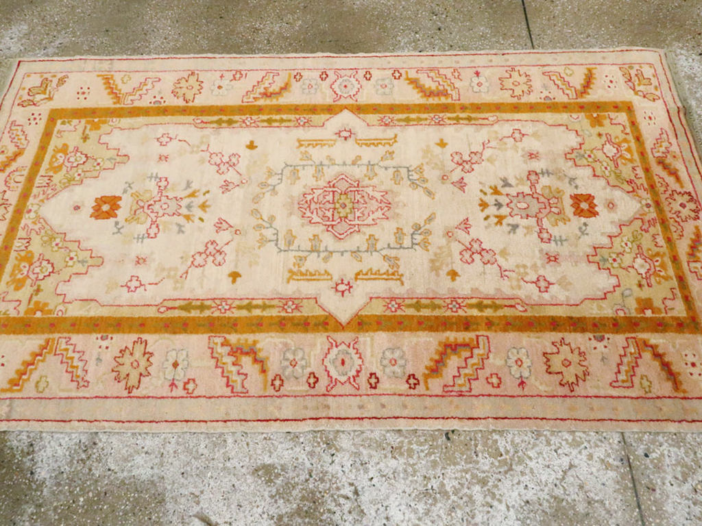 Antique Turkish Oushak Rug, No.9640 - Galerie Shabab