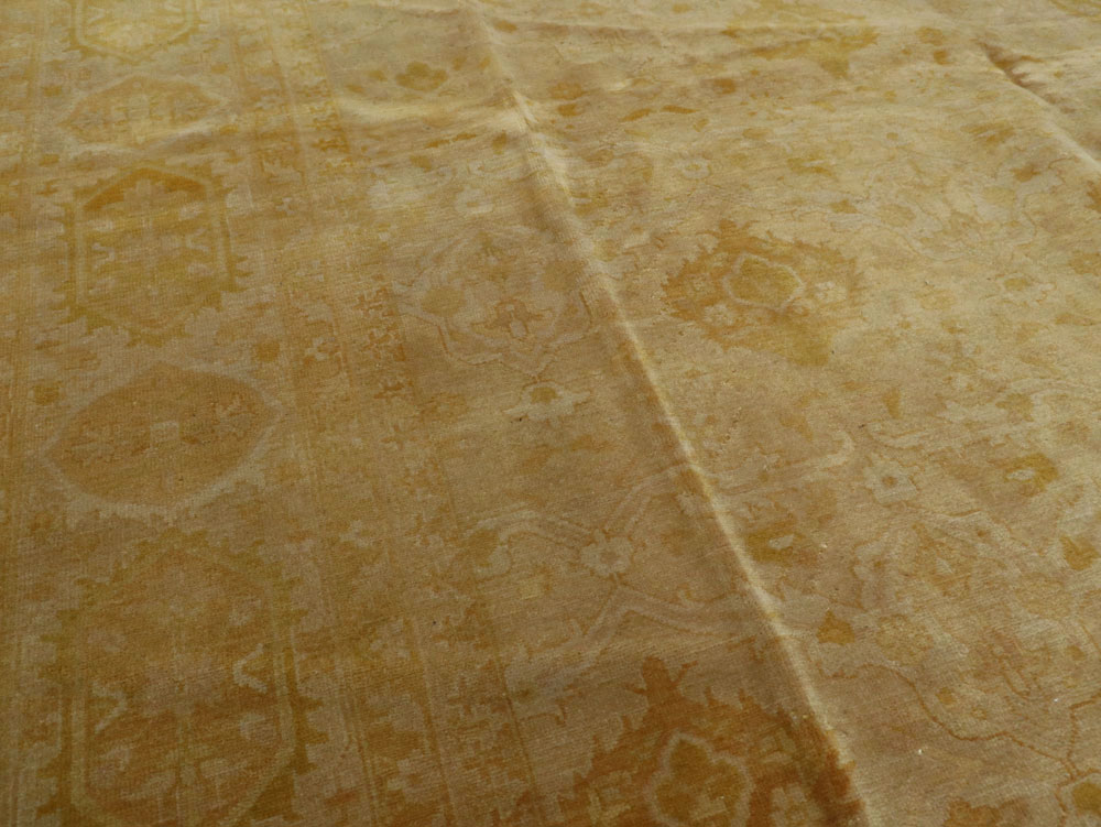 Antique Indian Lahore Square Carpet, No.9726 - Galerie Shabab