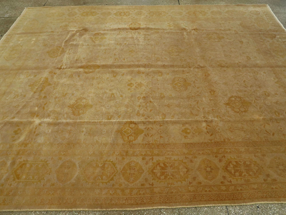 Antique Indian Lahore Square Carpet, No.9726 - Galerie Shabab