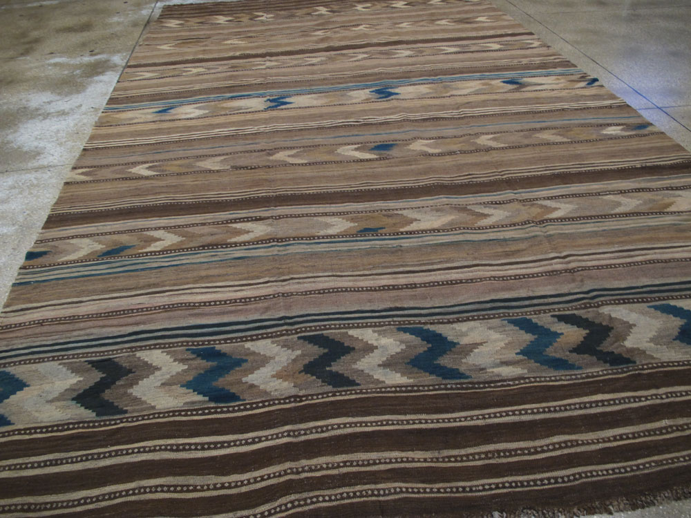 A Vintage Kilim, No.9786 - Galerie Shabab