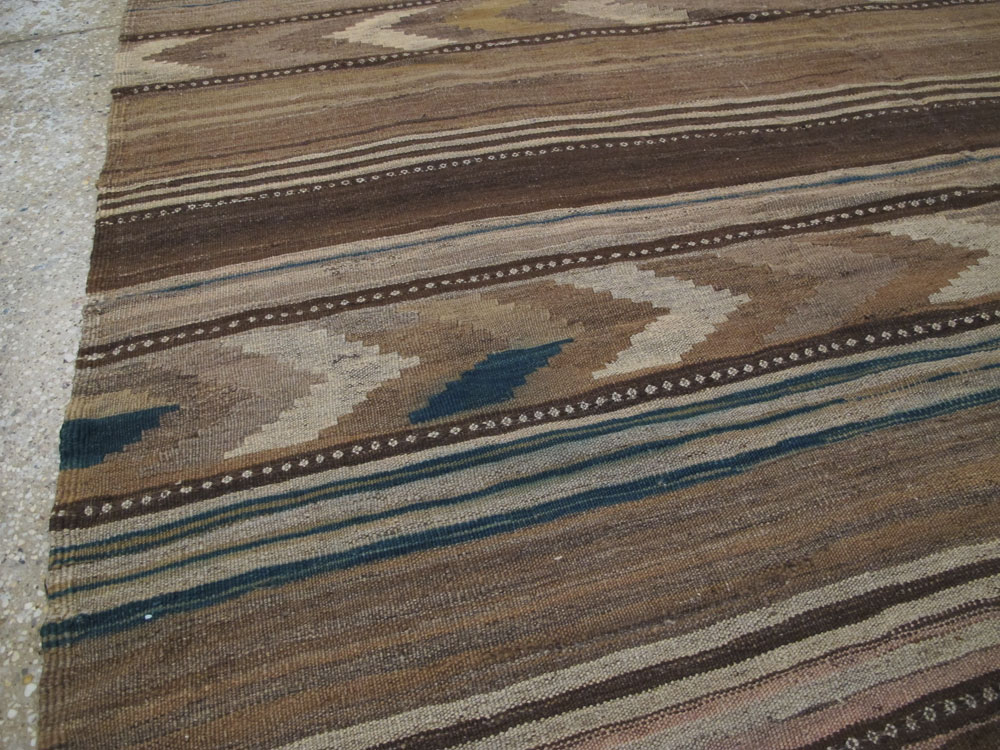 A Vintage Kilim, No.9786 - Galerie Shabab