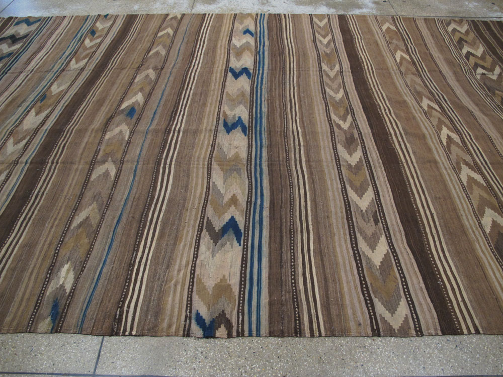 A Vintage Kilim, No.9786 - Galerie Shabab