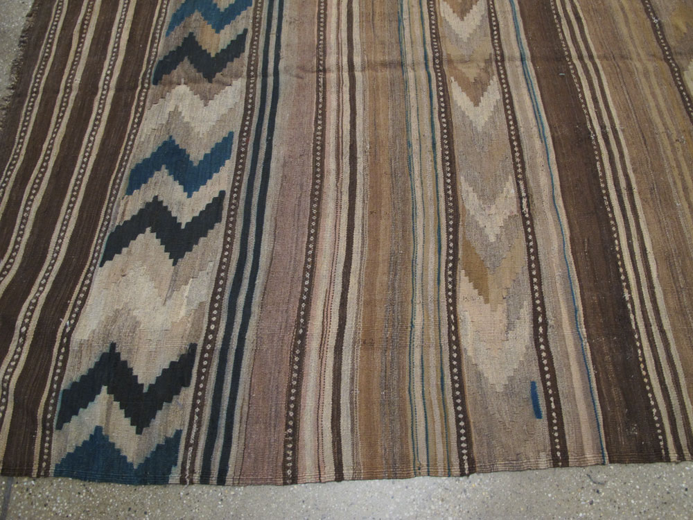 A Vintage Kilim, No.9786 - Galerie Shabab