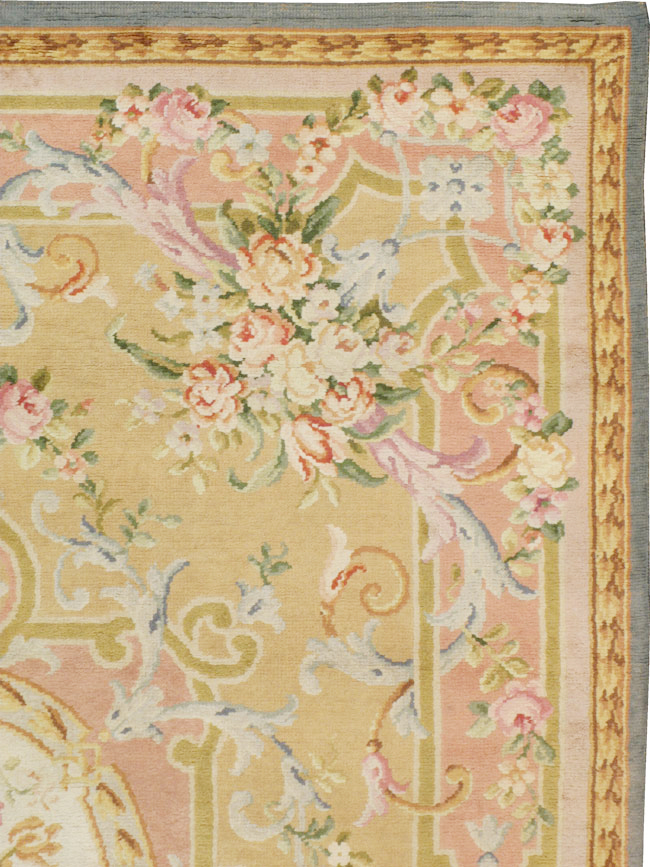 Vintage European Savonnerie Carpet, No.9835 - Galerie Shabab