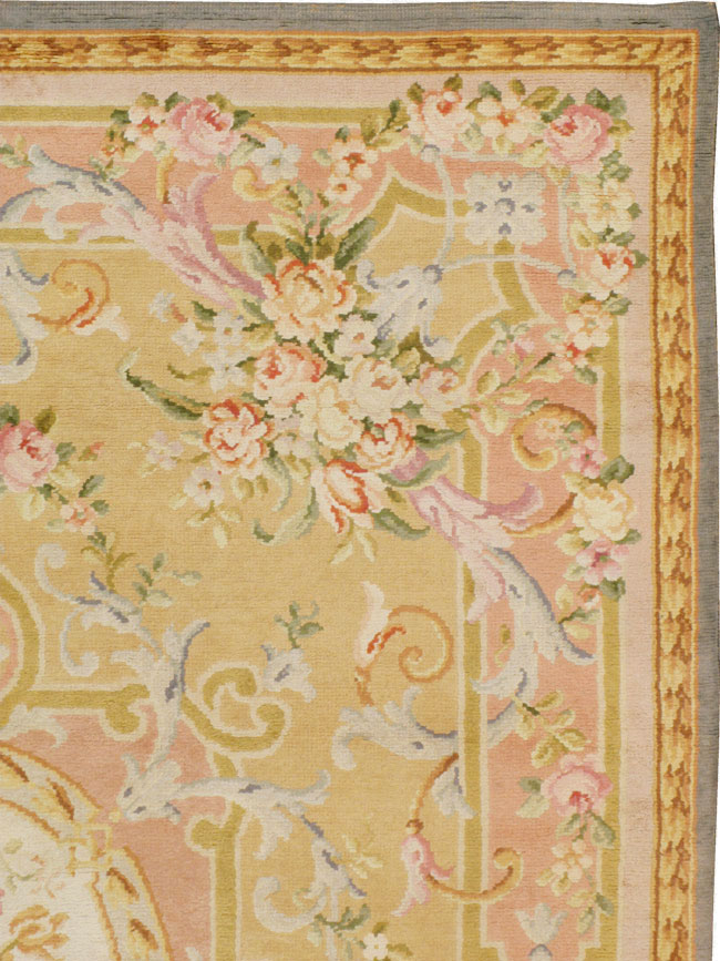 Vintage European Savonnerie Carpet, No.9835 - Galerie Shabab