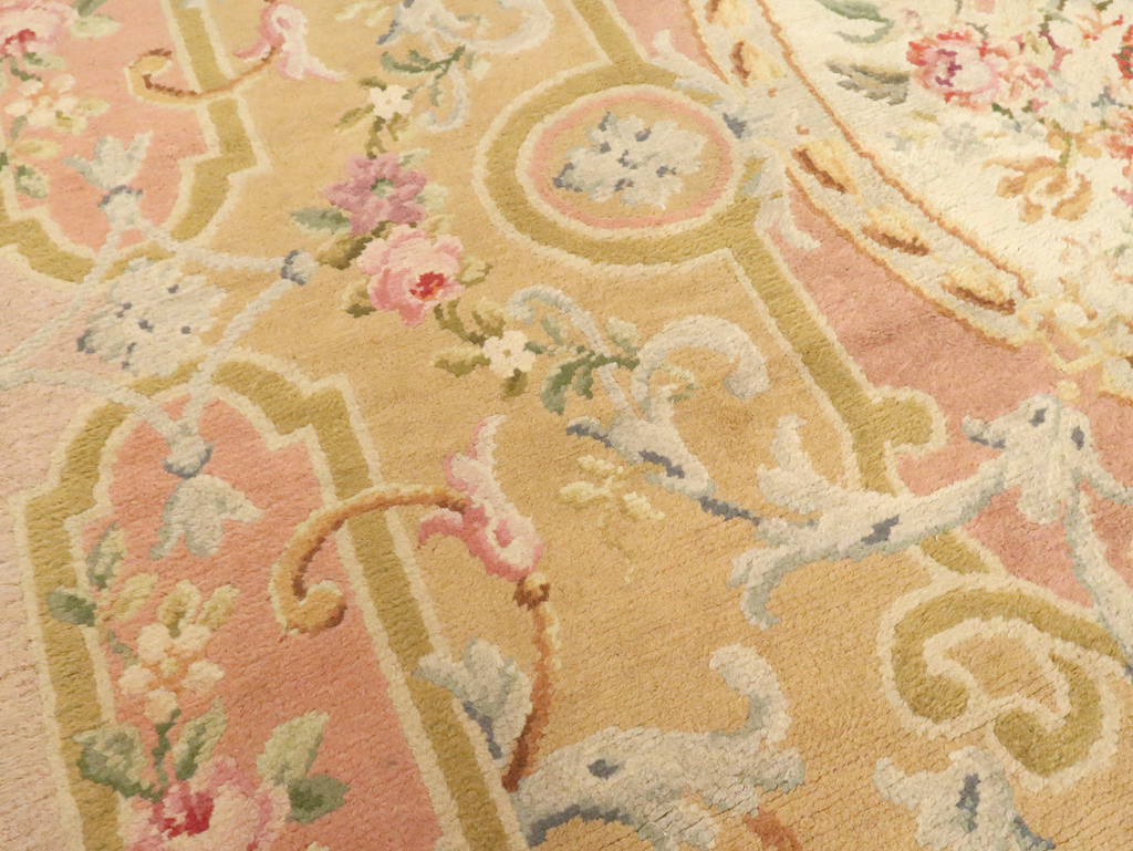 Vintage European Savonnerie Carpet, No.9835 - Galerie Shabab