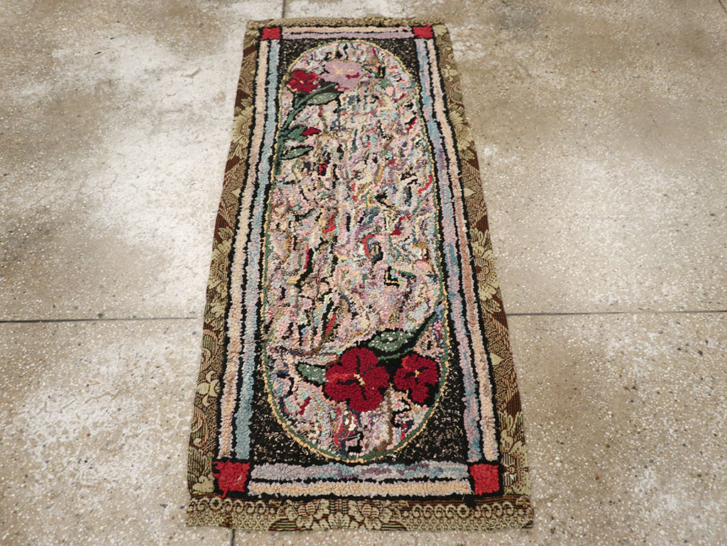 Vintage American Hook Throw Rug, No.9857 - Galerie Shabab