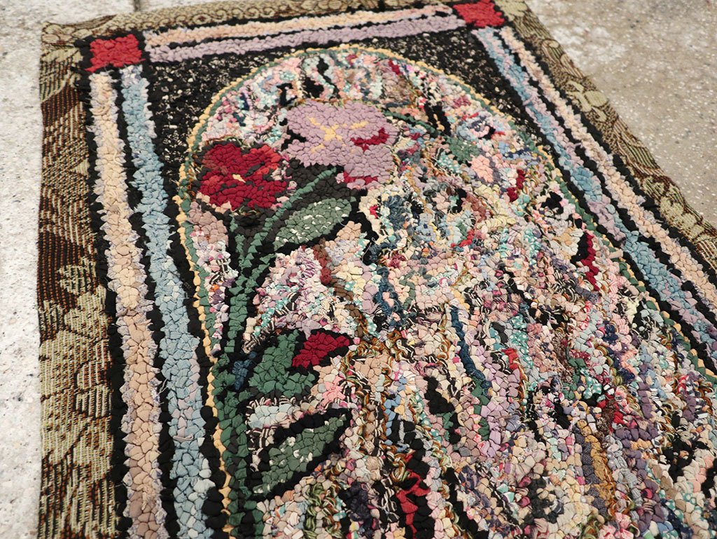 Vintage American Hook Throw Rug, No.9857 - Galerie Shabab
