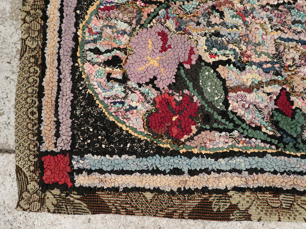 Vintage American Hook Throw Rug, No.9857 - Galerie Shabab