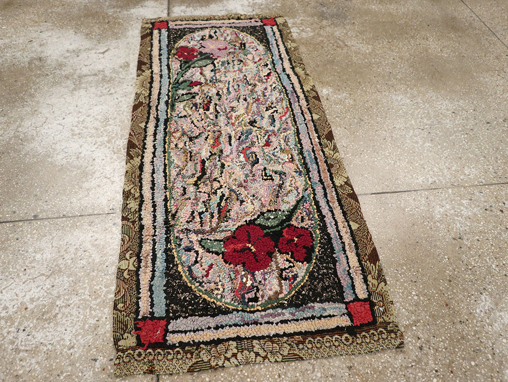 Vintage American Hook Throw Rug, No.9857 - Galerie Shabab