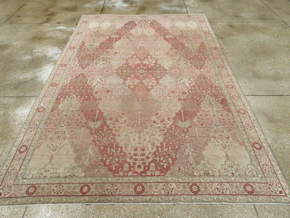 Antique Herekeh Carpet, No.9899 - Galerie Shabab