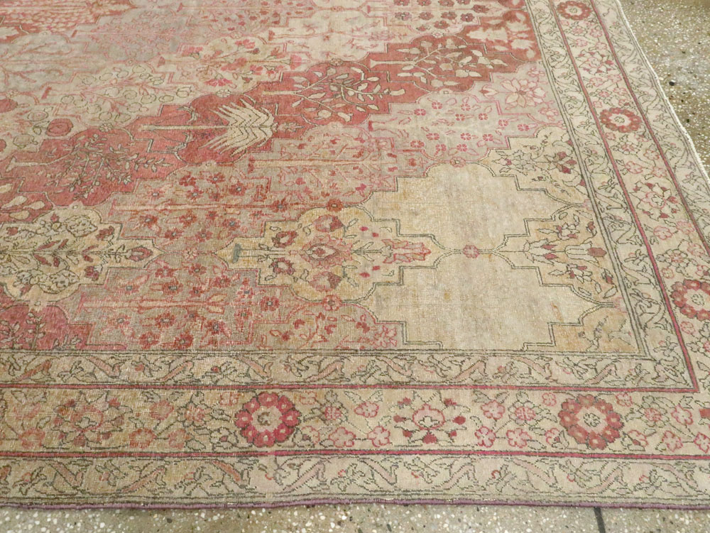 Antique Herekeh Carpet, No.9899 - Galerie Shabab