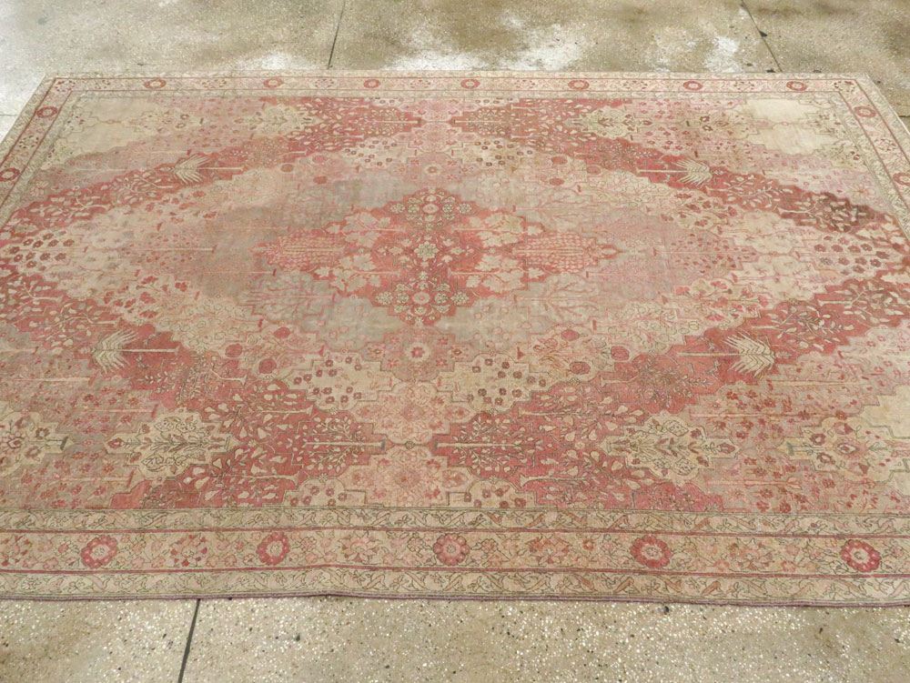 Antique Herekeh Carpet, No.9899 - Galerie Shabab