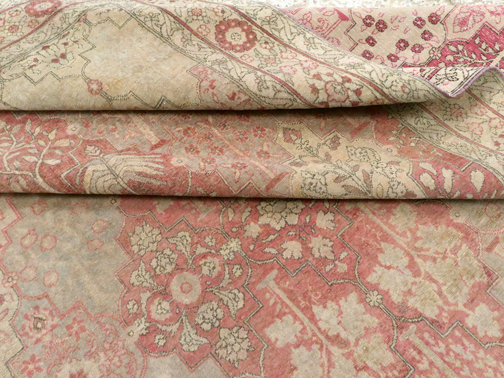 Antique Herekeh Carpet, No.9899 - Galerie Shabab