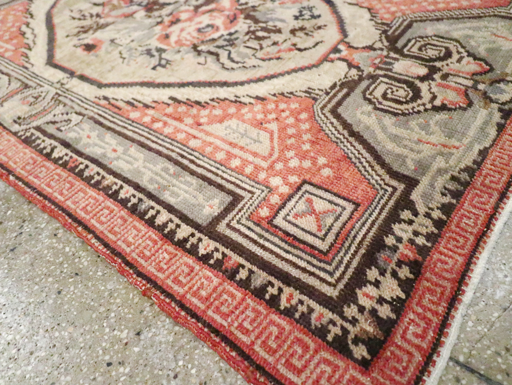 A Ghiordes Rug, No.9936 - Galerie Shabab