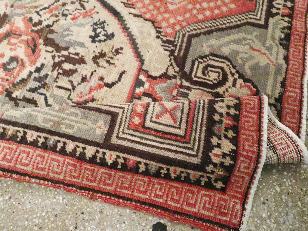 A Ghiordes Rug, No.9936 - Galerie Shabab