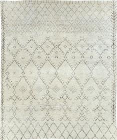Contemporary Moroccan Small Room Size Carpet, No. 30498 - Galerie Shabab 